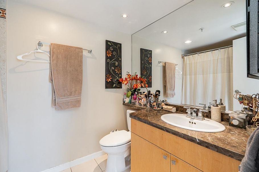 2005 1228 Marinaside Crescent Vancouver, BC - 26