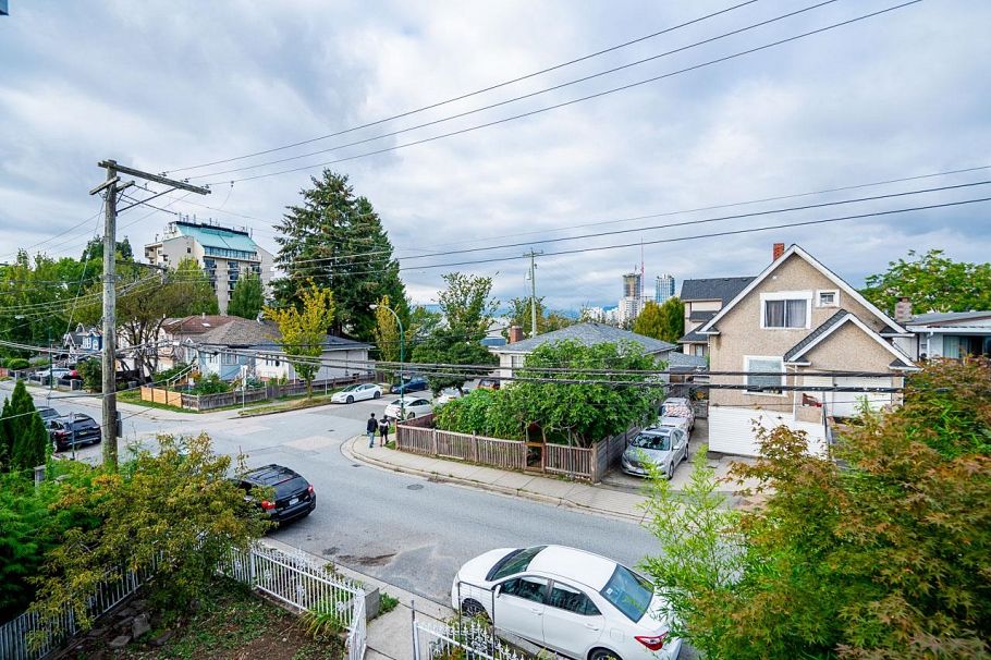 3288 School Avenue Vancouver, BC - 30