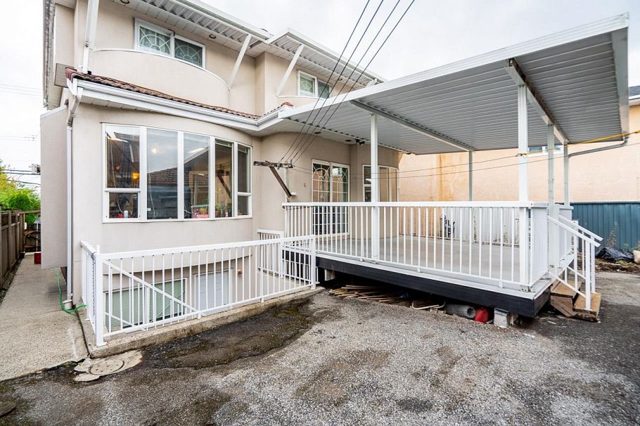 3288 School Avenue Vancouver, BC - 35