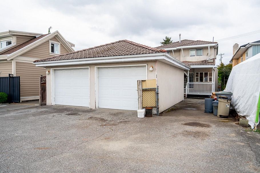 3288 School Avenue Vancouver, BC - 32