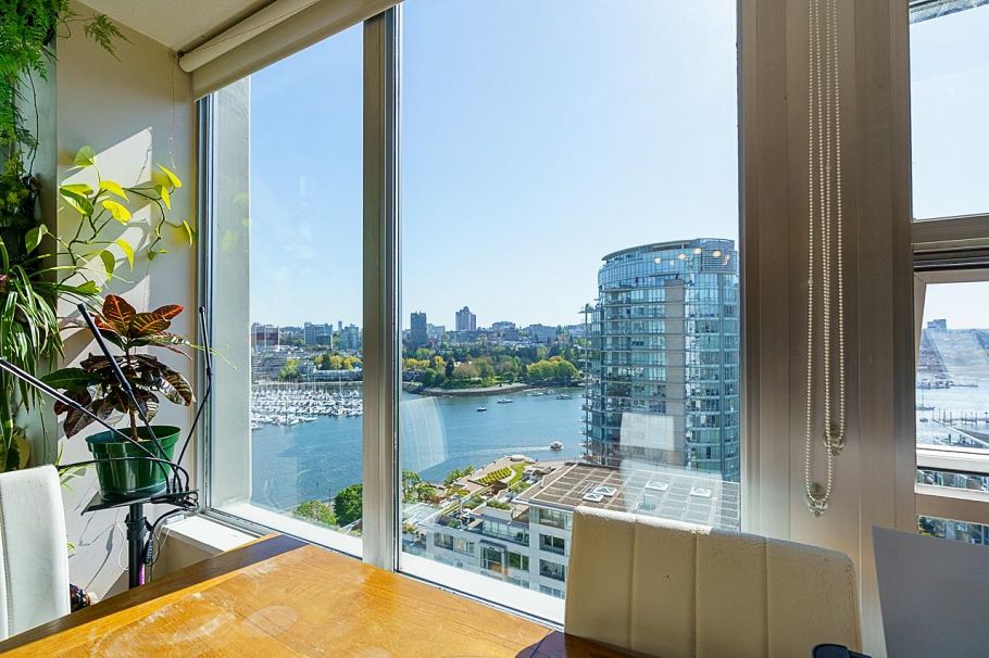 2005 1228 Marinaside Crescent Vancouver, BC - 15