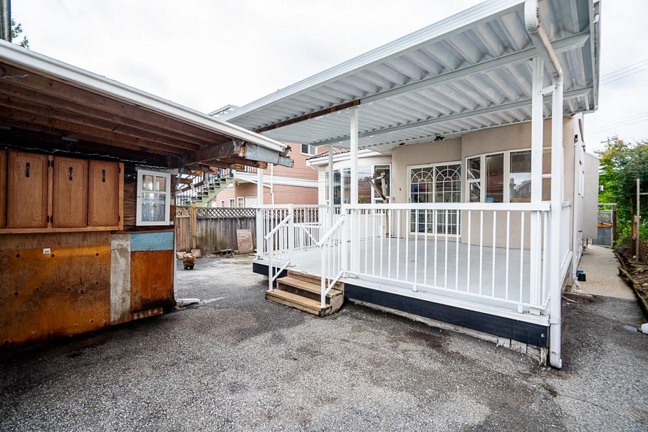 3288 School Avenue Vancouver, BC - 34