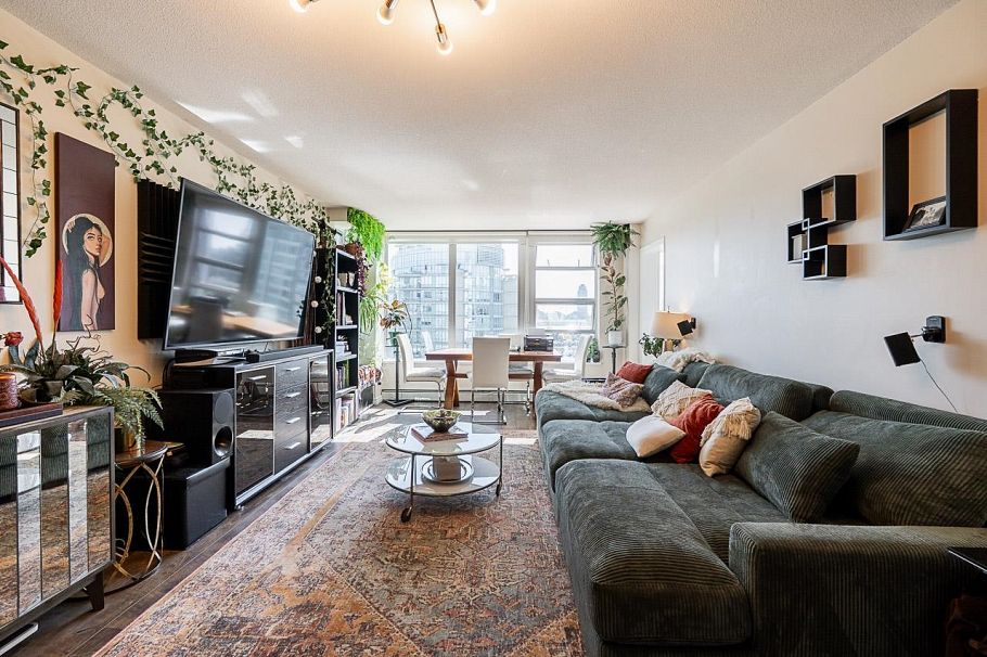 2005 1228 Marinaside Crescent Vancouver, BC - 11