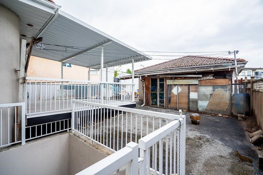 3288 School Avenue Vancouver, BC - 36