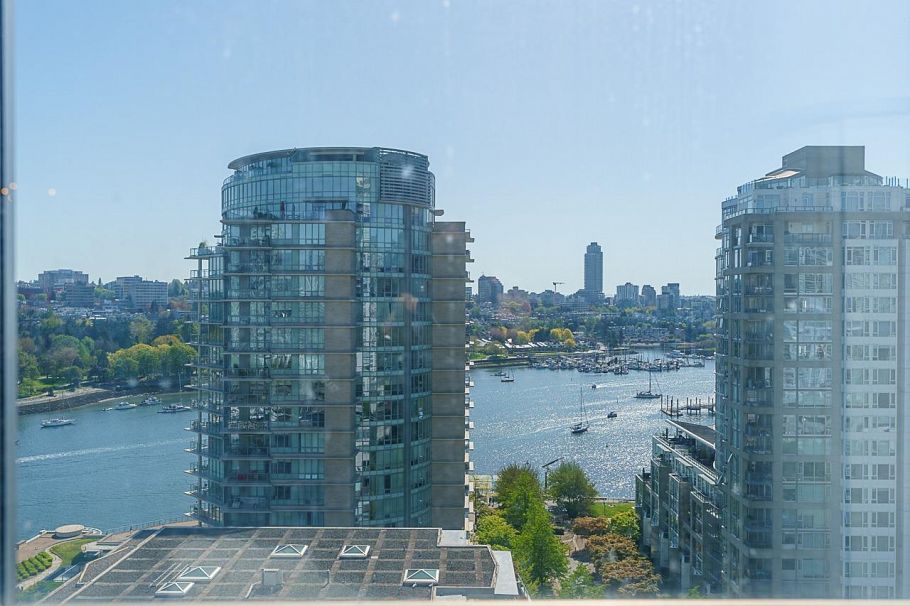 2005 1228 Marinaside Crescent Vancouver, BC - 22