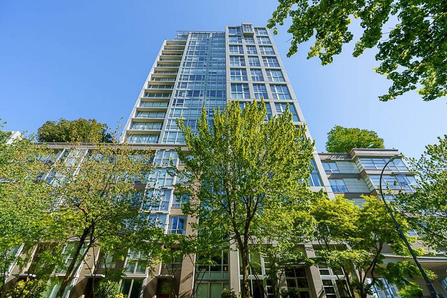 2005 1228 Marinaside Crescent Vancouver, BC - 2