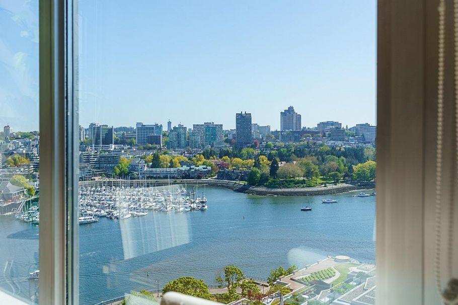 2005 1228 Marinaside Crescent Vancouver, BC - 16