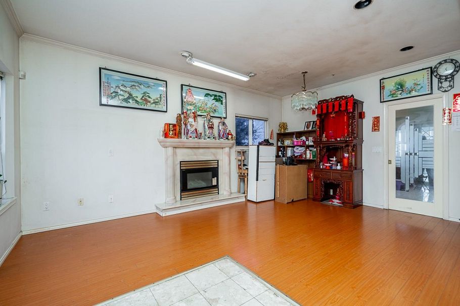 3288 School Avenue Vancouver, BC - 5