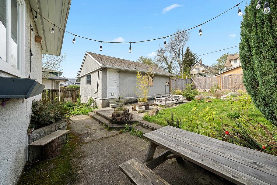 444 E 6th Street North Vancouver, BC - 25