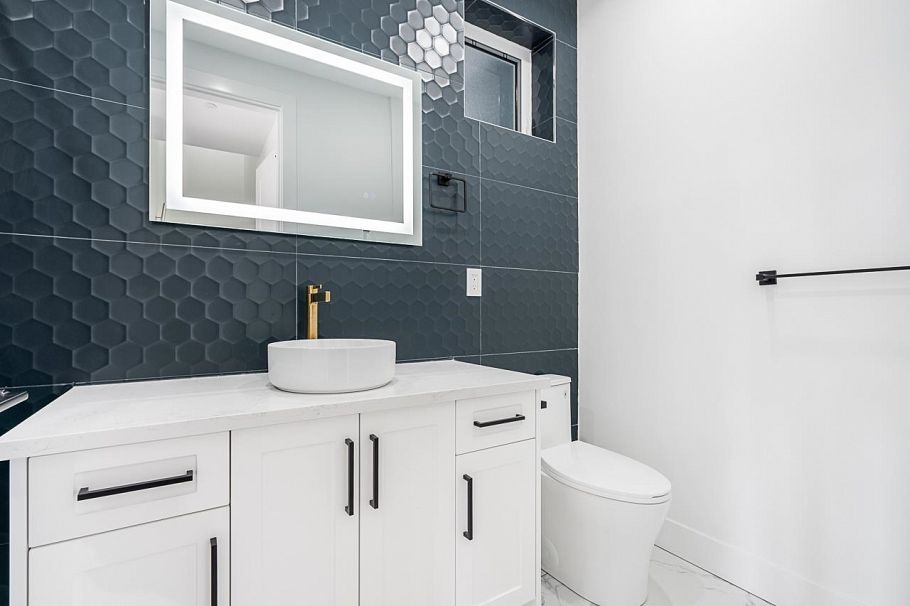 2970 E 7th Avenue Vancouver, BC - 10