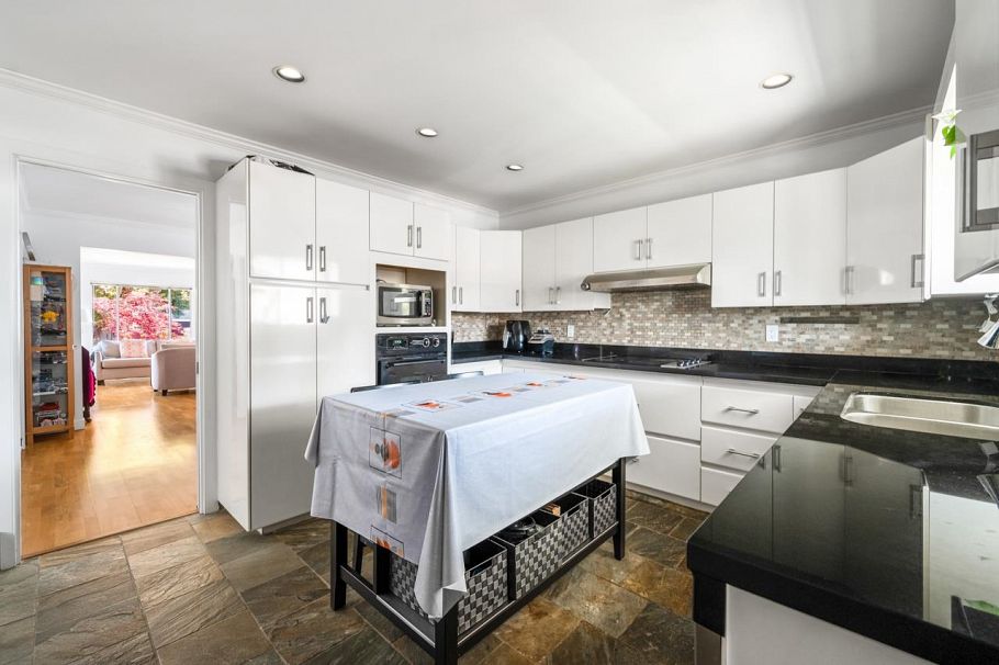 2798 W 20th Avenue Vancouver, BC - 7