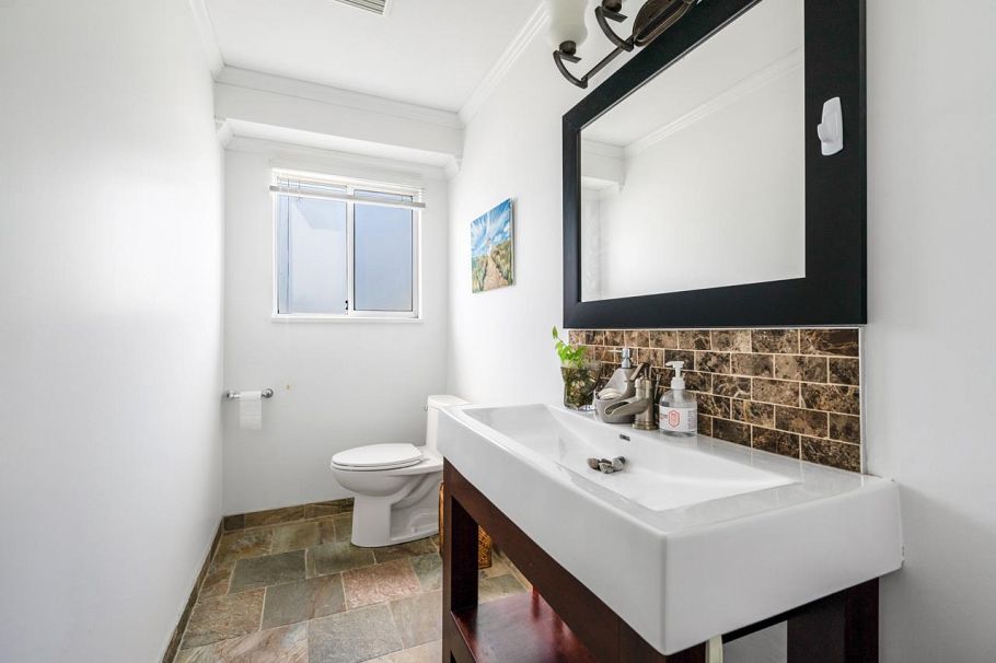 2798 W 20th Avenue Vancouver, BC - 16