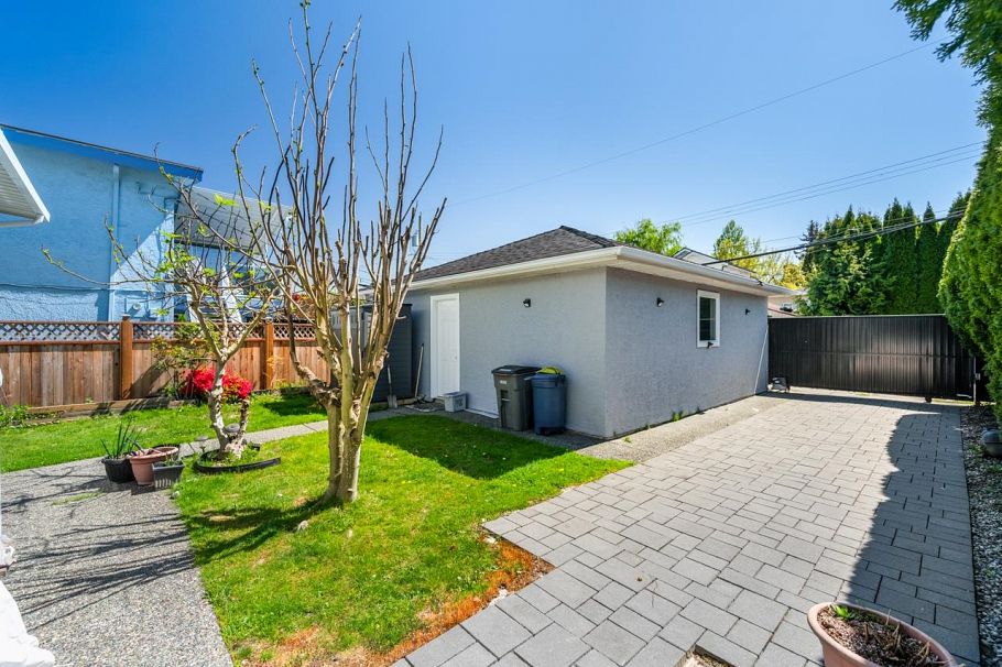 2798 W 20th Avenue Vancouver, BC - 18