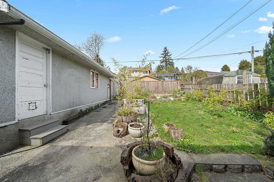 444 E 6th Street North Vancouver, BC - 19