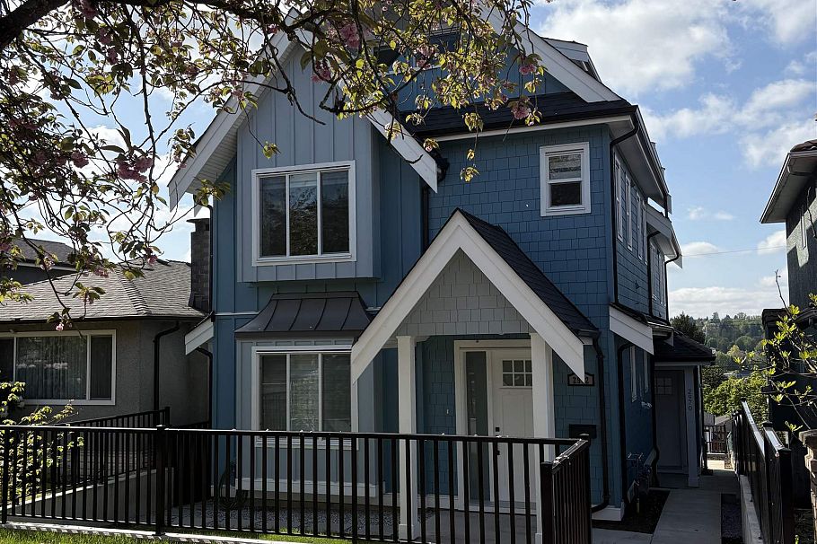 2970 E 7th Avenue Vancouver, BC - 2