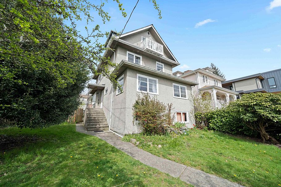 444 E 6th Street North Vancouver, BC - 2