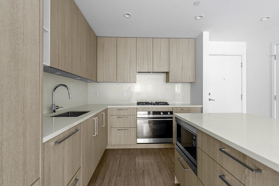 102 747 E 3 Street North Vancouver, BC - 16