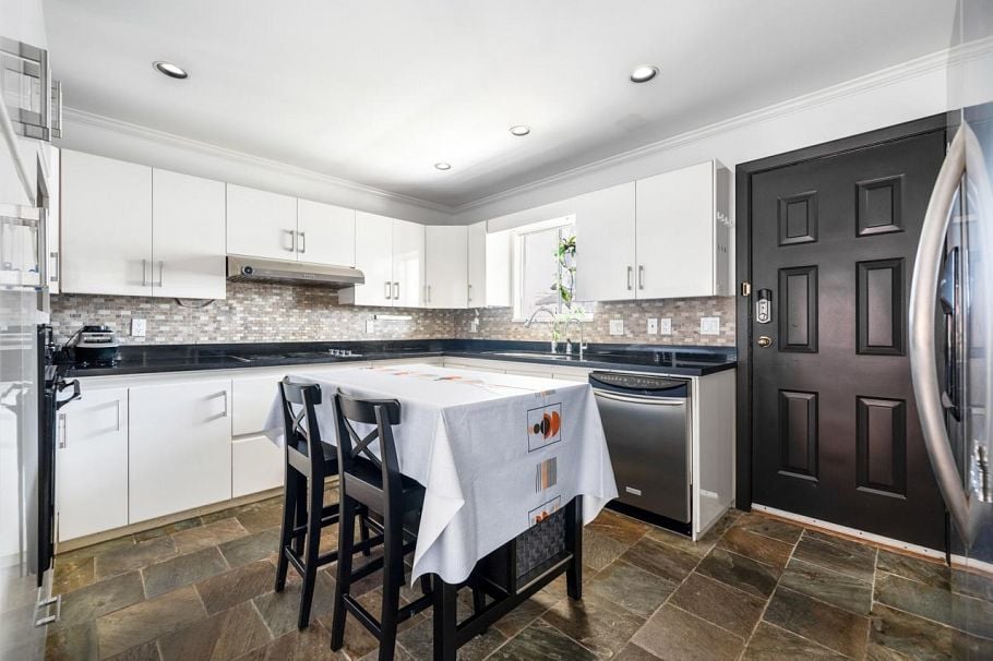 2798 W 20th Avenue Vancouver, BC - 8