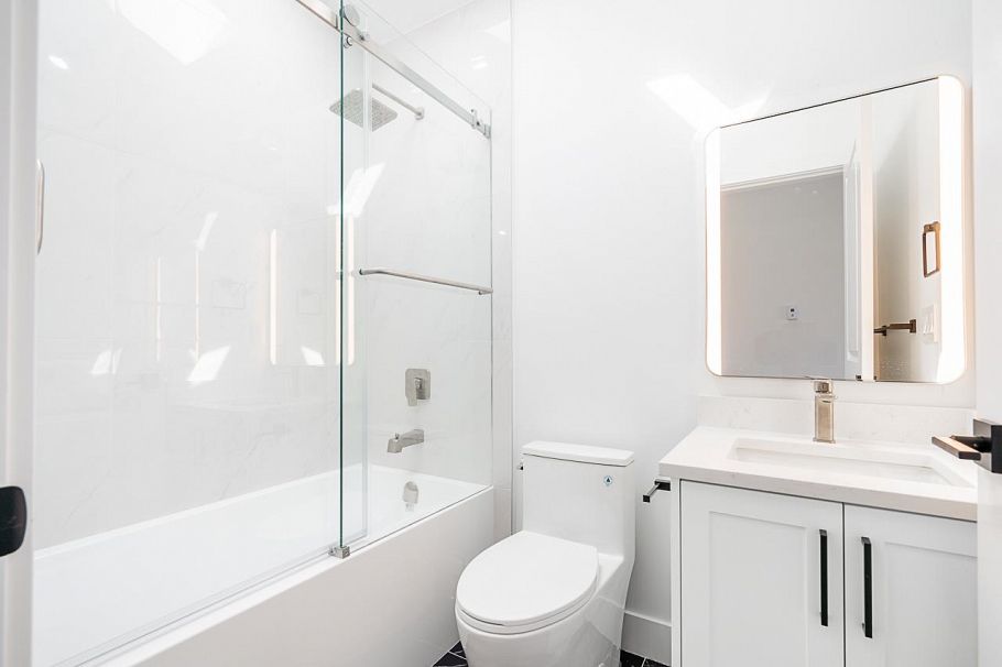 2972 E 7th Avenue Vancouver, BC - 17