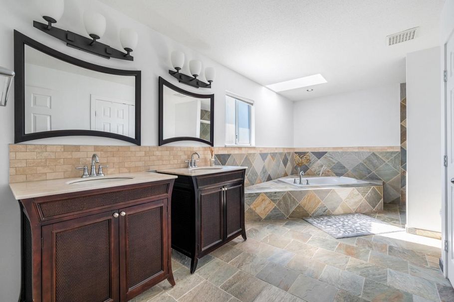 2798 W 20th Avenue Vancouver, BC - 10