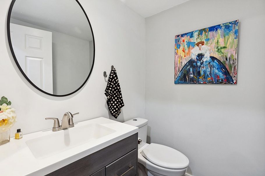 1585 Bowser Avenue North Vancouver, BC - 14