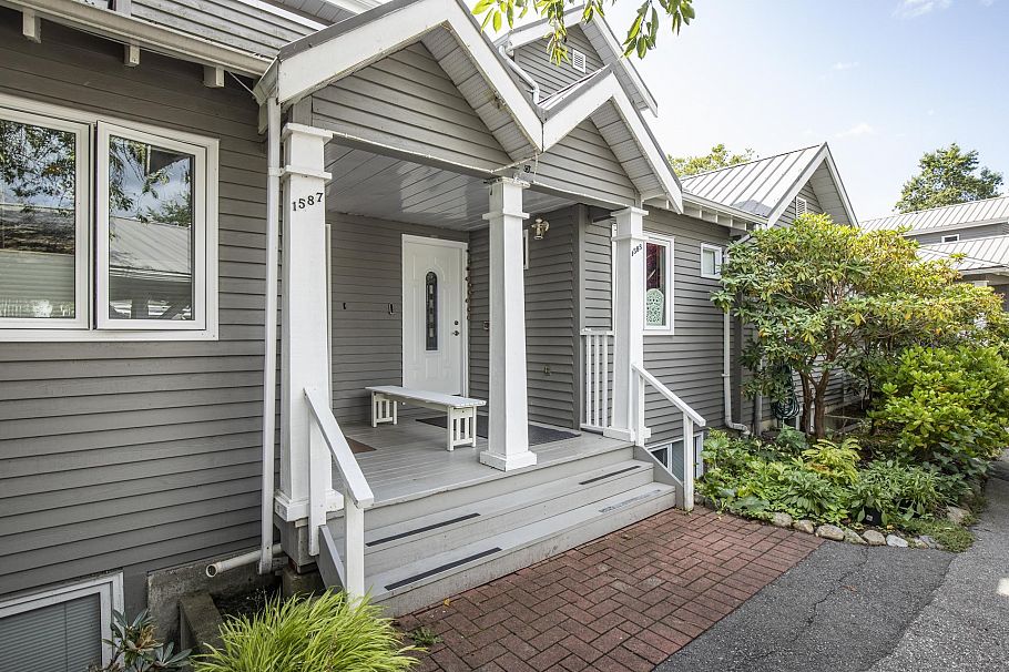 1585 Bowser Avenue North Vancouver, BC - 32