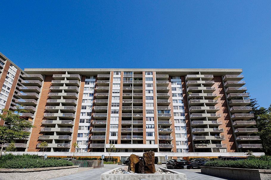 310 2012 Fullerton Avenue North Vancouver, BC - 2