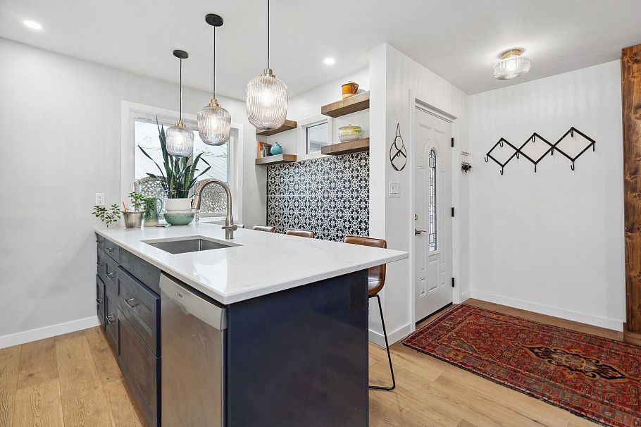 1585 Bowser Avenue North Vancouver, BC - 11