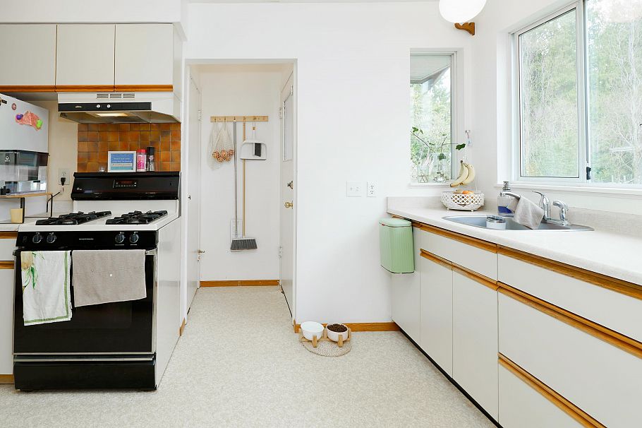 1298 Brantwood Road North Vancouver, BC - 13