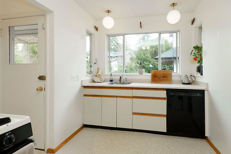 1298 Brantwood Road North Vancouver, BC - 12