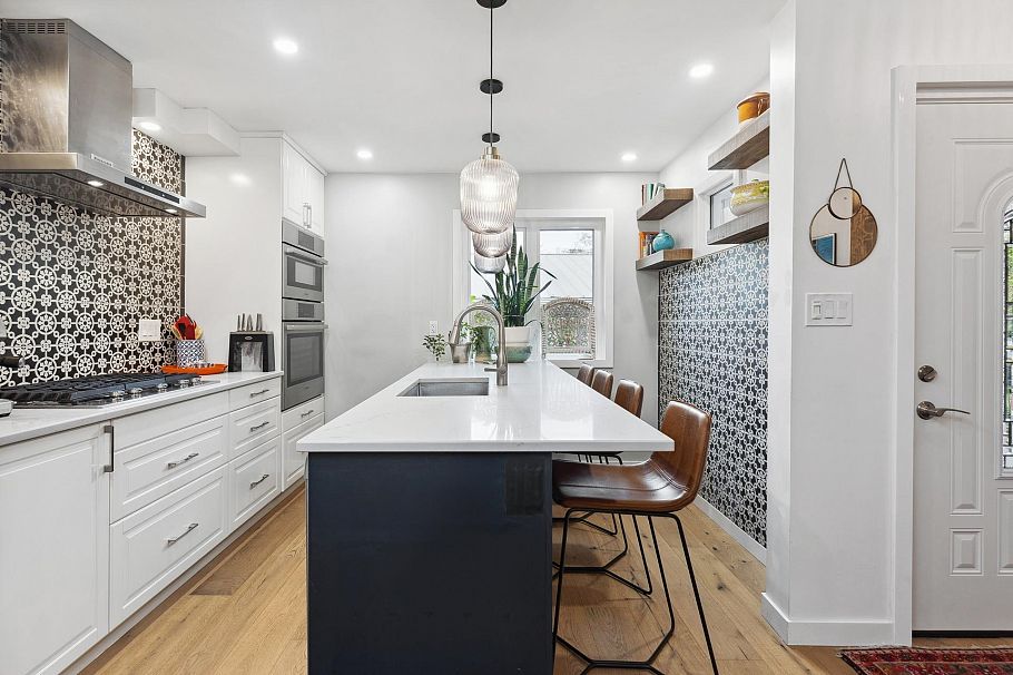 1585 Bowser Avenue North Vancouver, BC - 10