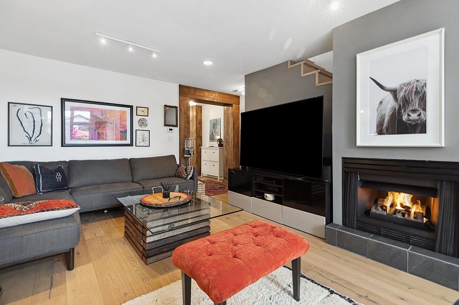 1585 Bowser Avenue North Vancouver, BC - 3