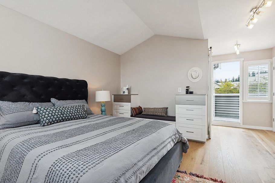 1585 Bowser Avenue North Vancouver, BC - 16