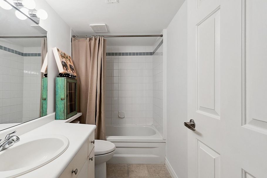 1585 Bowser Avenue North Vancouver, BC - 24