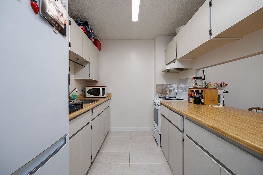 310 2012 Fullerton Avenue North Vancouver, BC - 9