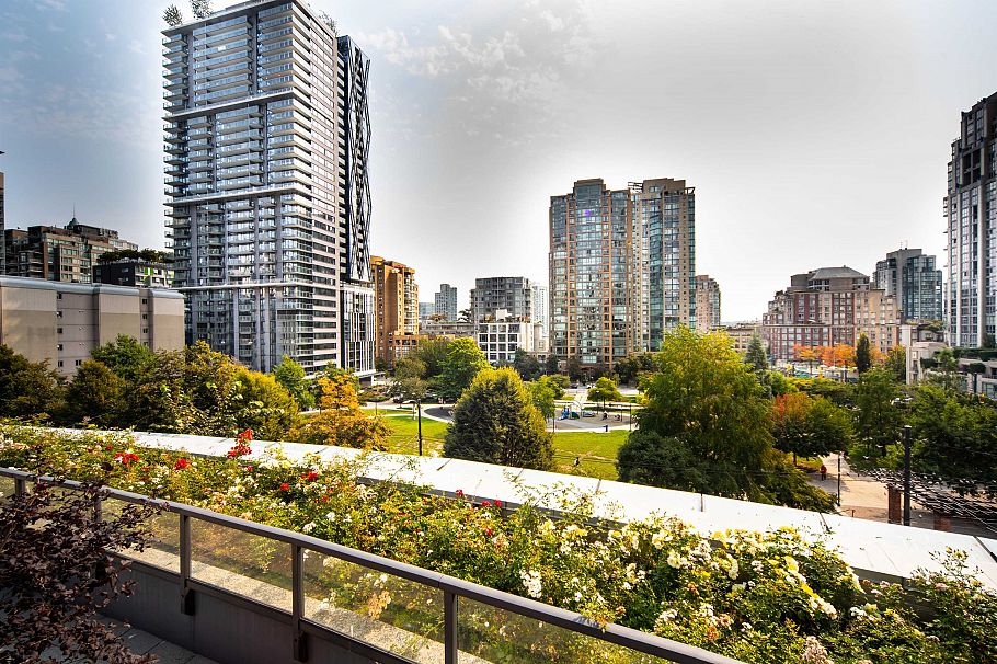 2302 1199 Seymour Street Vancouver, BC - 1