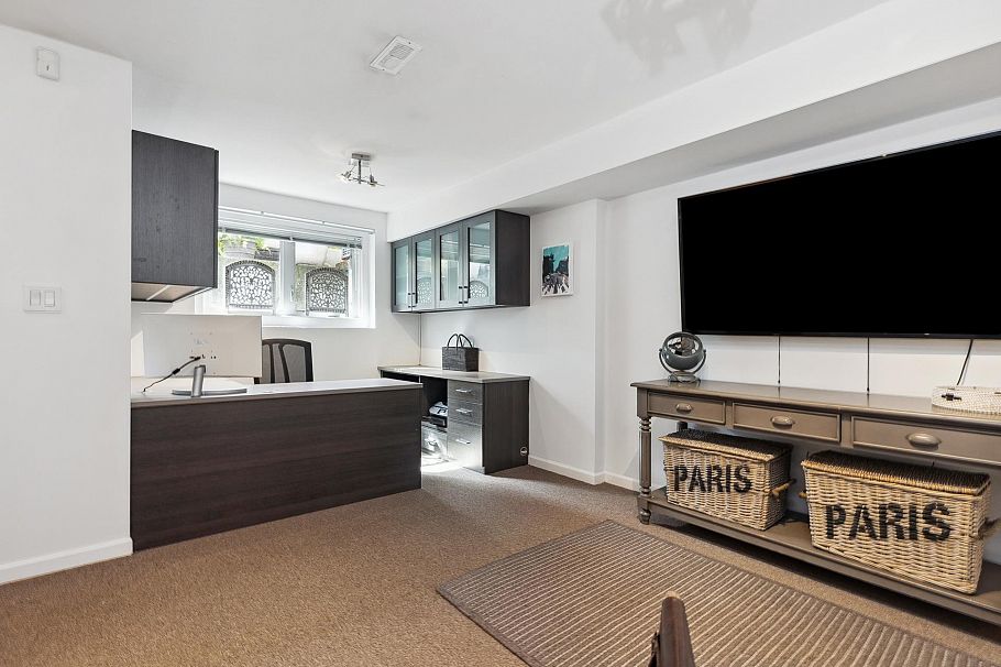 1585 Bowser Avenue North Vancouver, BC - 21