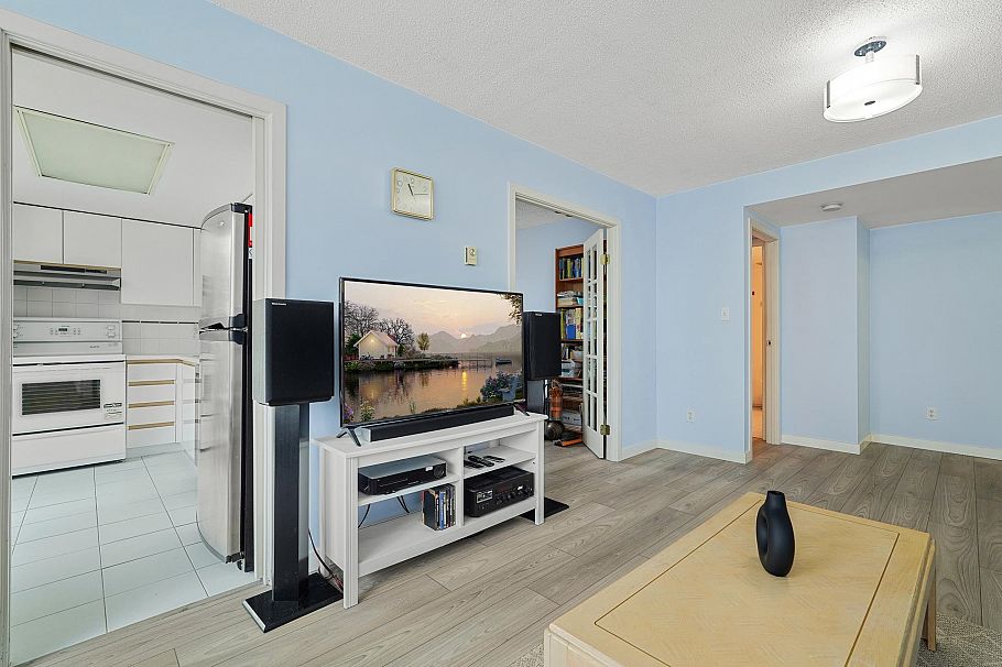 902 1500 Howe Street Vancouver, BC - 9