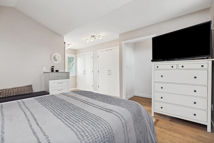 1585 Bowser Avenue North Vancouver, BC - 17