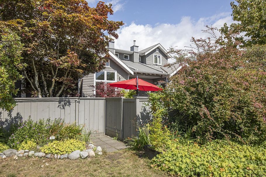 1585 Bowser Avenue North Vancouver, BC - 31