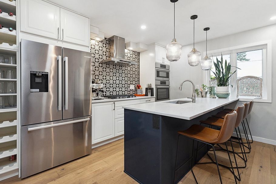 1585 Bowser Avenue North Vancouver, BC - 9