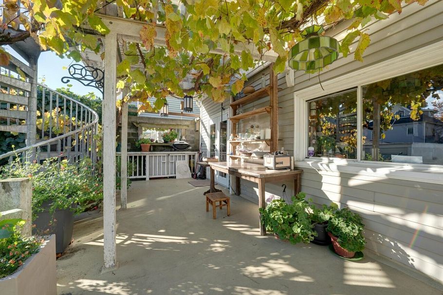 830 E 14th Avenue Vancouver, BC - 3