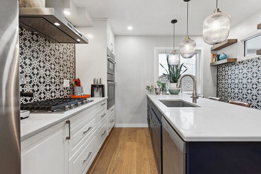 1585 Bowser Avenue North Vancouver, BC - 12