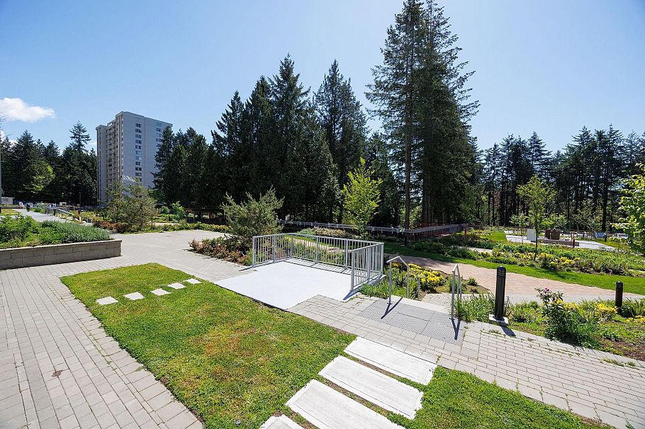 310 2012 Fullerton Avenue North Vancouver, BC - 1