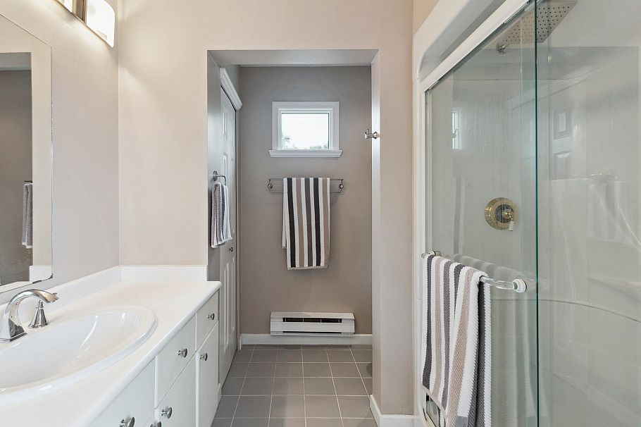 1585 Bowser Avenue North Vancouver, BC - 18