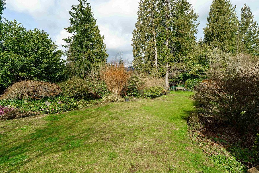 1298 Brantwood Road North Vancouver, BC - 5