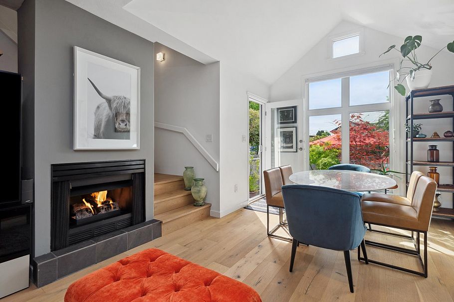 1585 Bowser Avenue North Vancouver, BC - 2