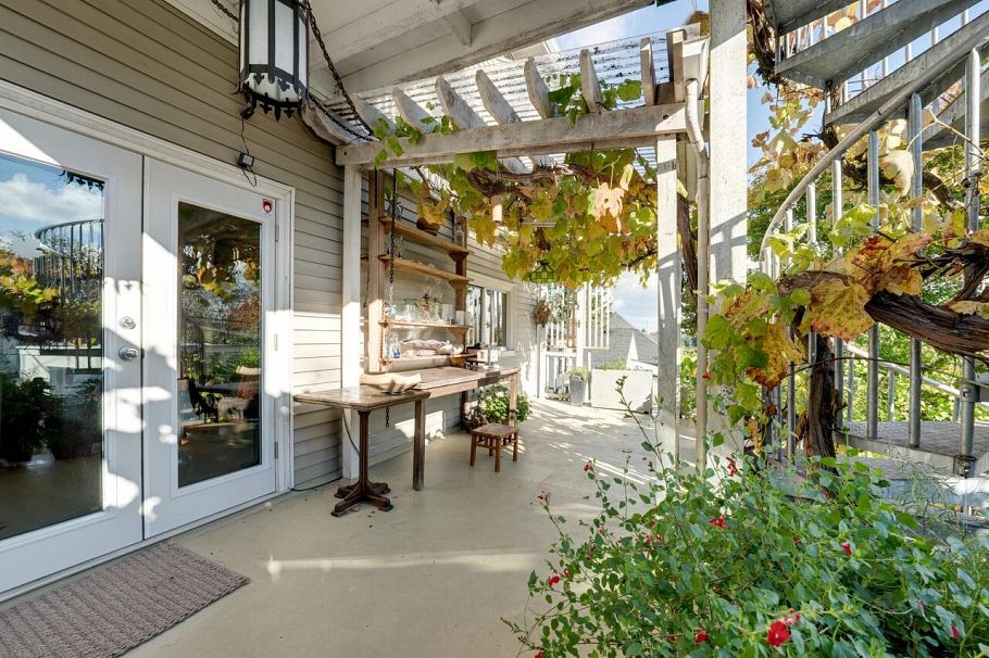 830 E 14th Avenue Vancouver, BC - 2