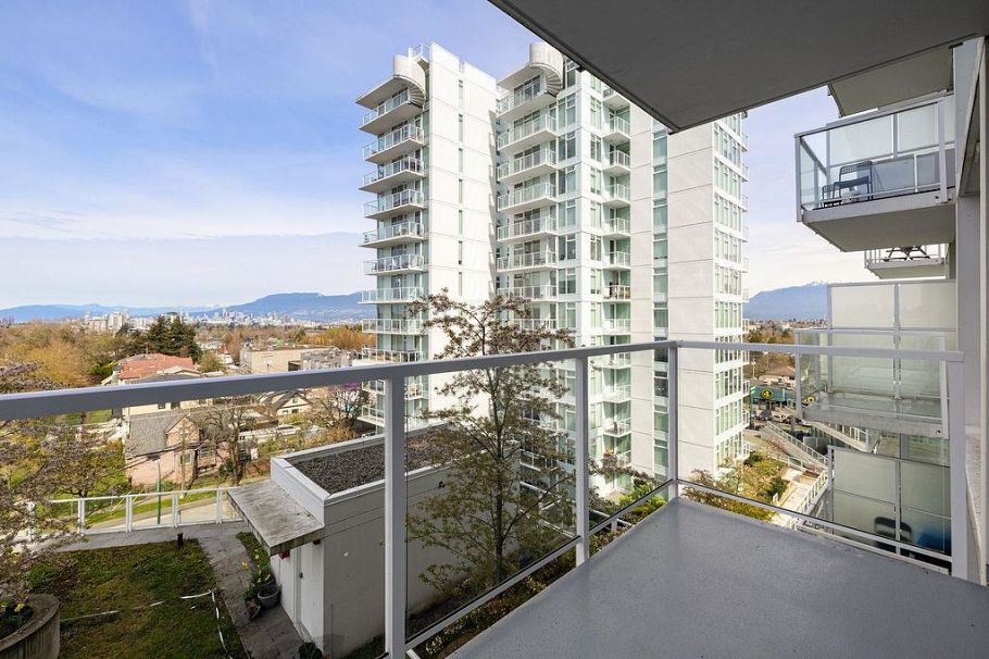 908 2221 E 30th Avenue Vancouver, BC - 3