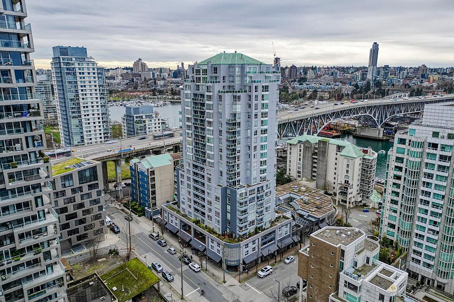 902 1500 Howe Street Vancouver, BC - 4